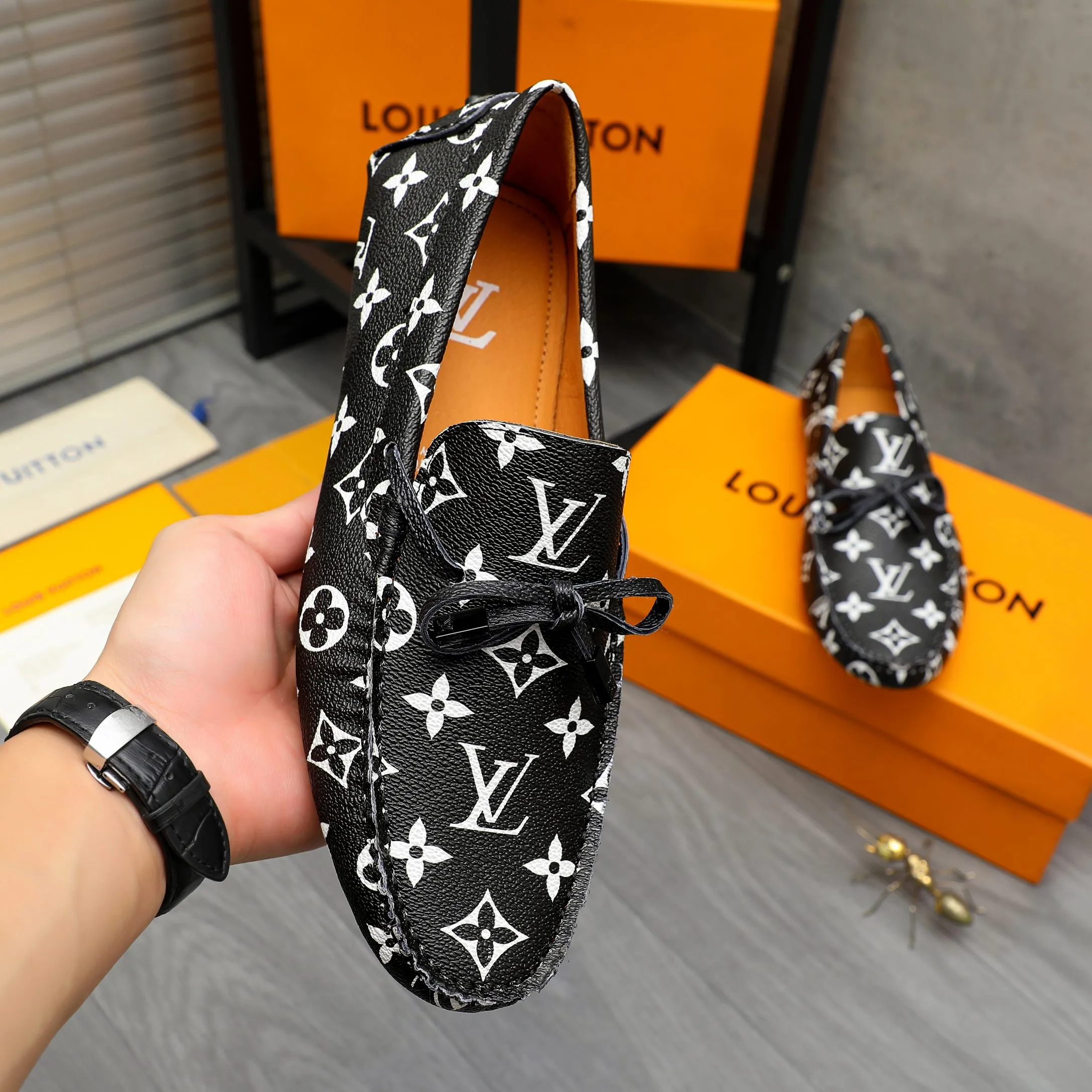 Men's shoes💰380 Product trademark: LV "Louis Vuitton" casual beanie shoes Regular size: 38-45 (45 is custom-made and non-returnable) Product materials: Selected printed cowhide upper, pigskin lining, rubber bean outsole
